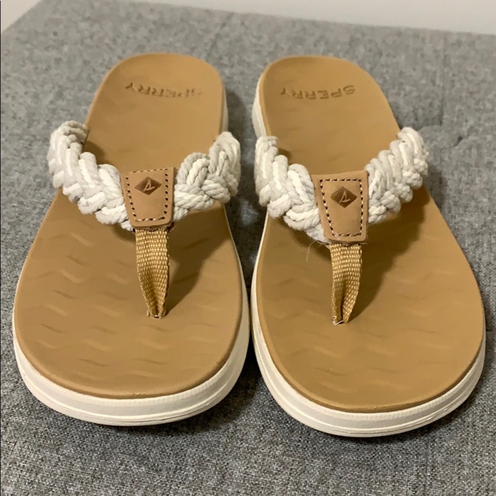 Sperry’s flip flops